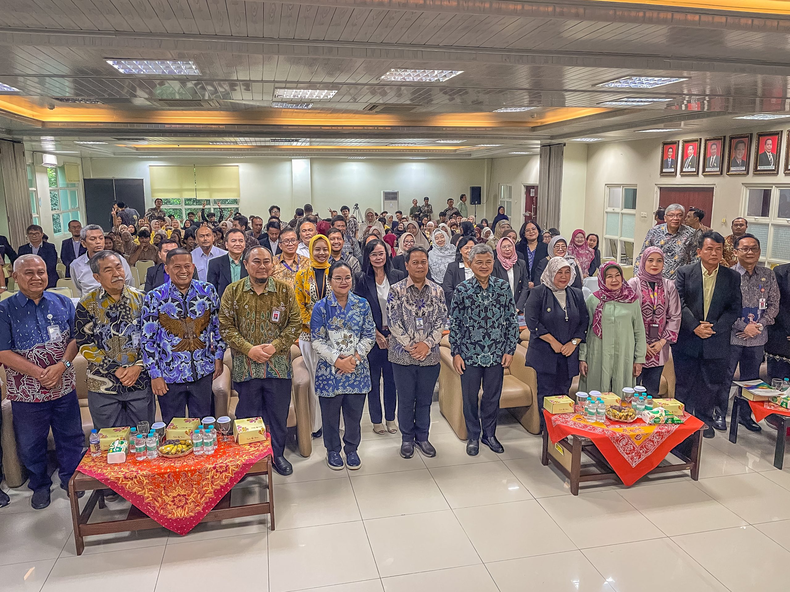 Dihadiri Wali Kota Semarang, ISEI Semarang Kukuhkan Pengurus Baru dan Gelar Seminar Ketahanan Ekonomi